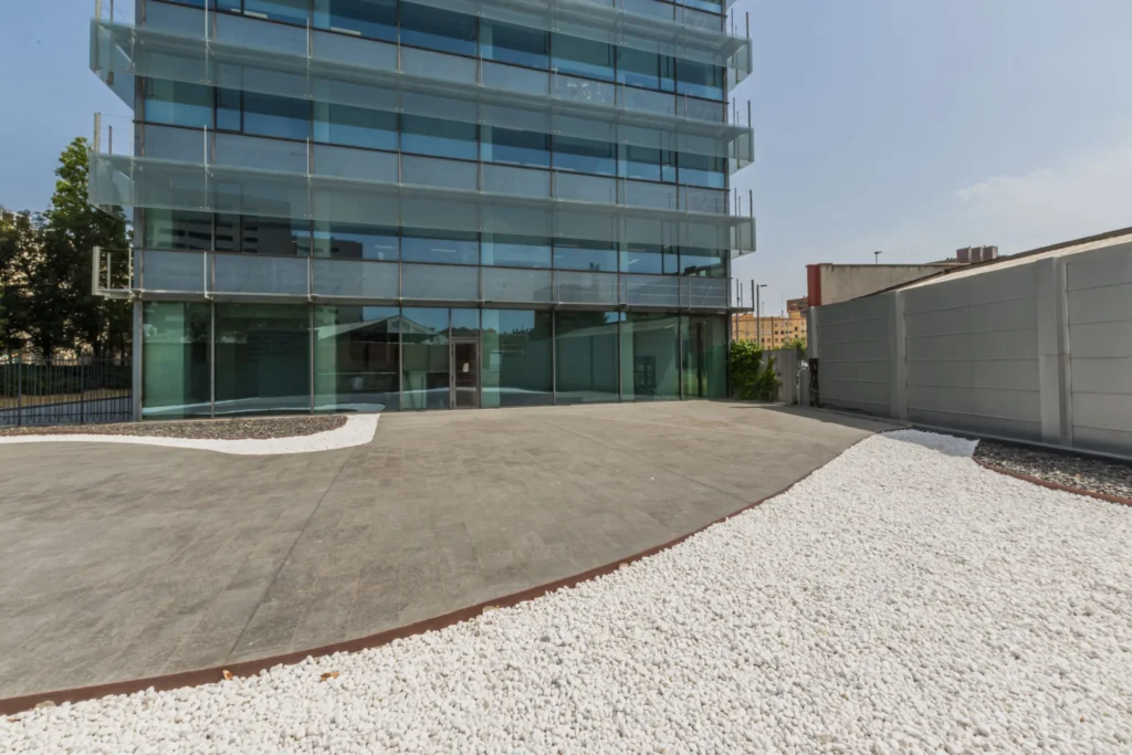 Terraza de la planta baja del edificio E225