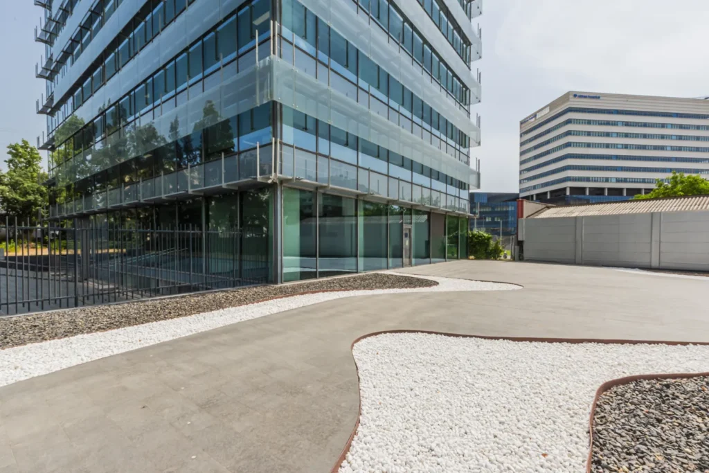 Terraza de la planta baja del edificio E225